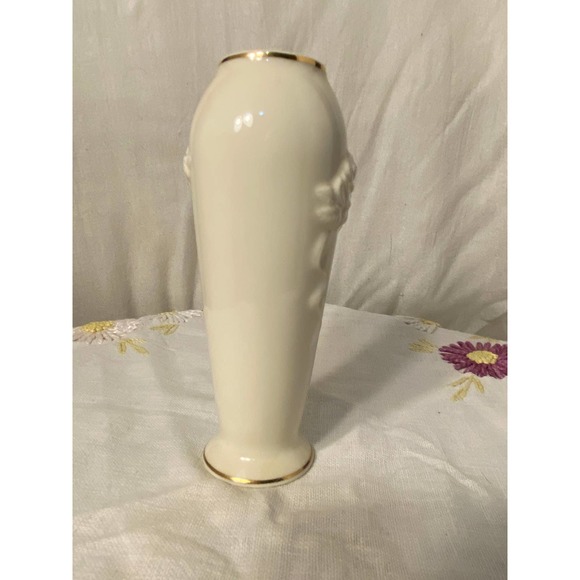 Lenox Bone China, Embossed Rose, Bud Vase 5 ¾" Porcelain with metallic gold trim - Picture 7 of 13